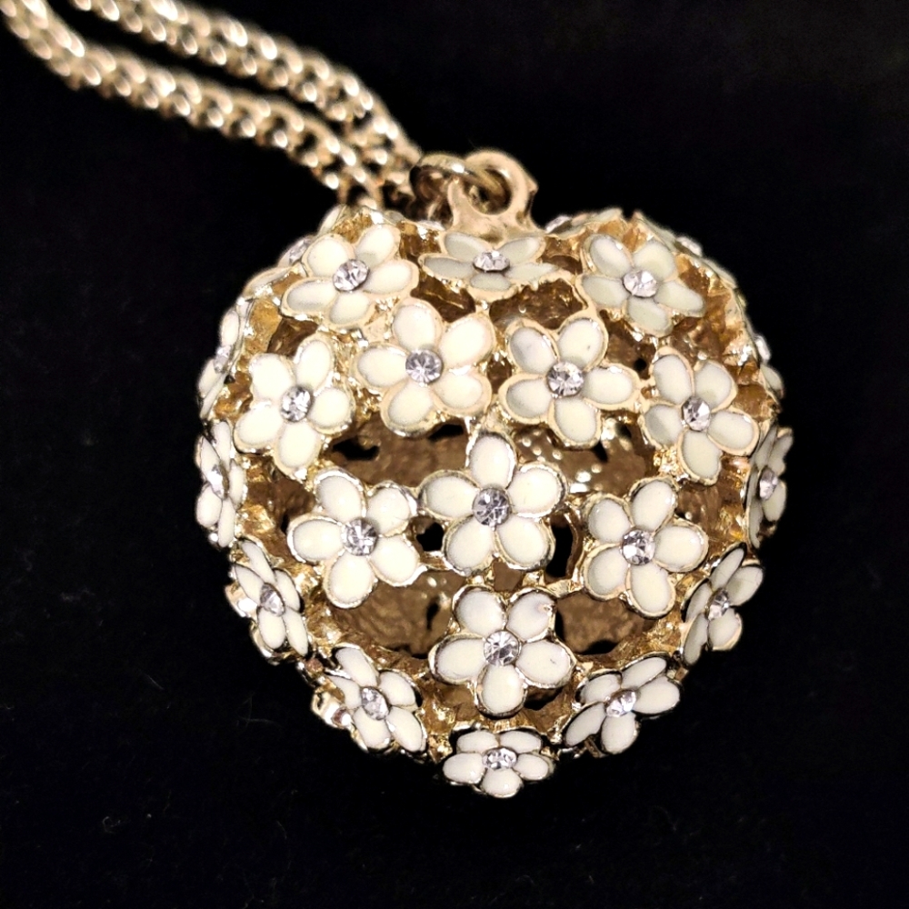 Posie bloom heart 💖necklace